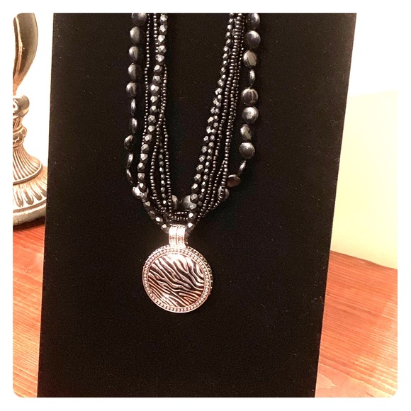 Premier Designs Zebra Enhancer - Picture 2 of 5